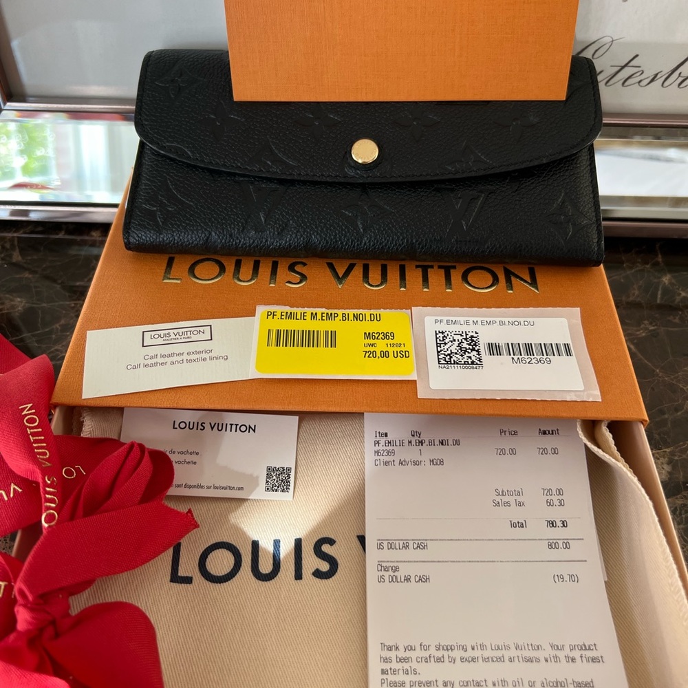 LOUIS VUITTON VALLET